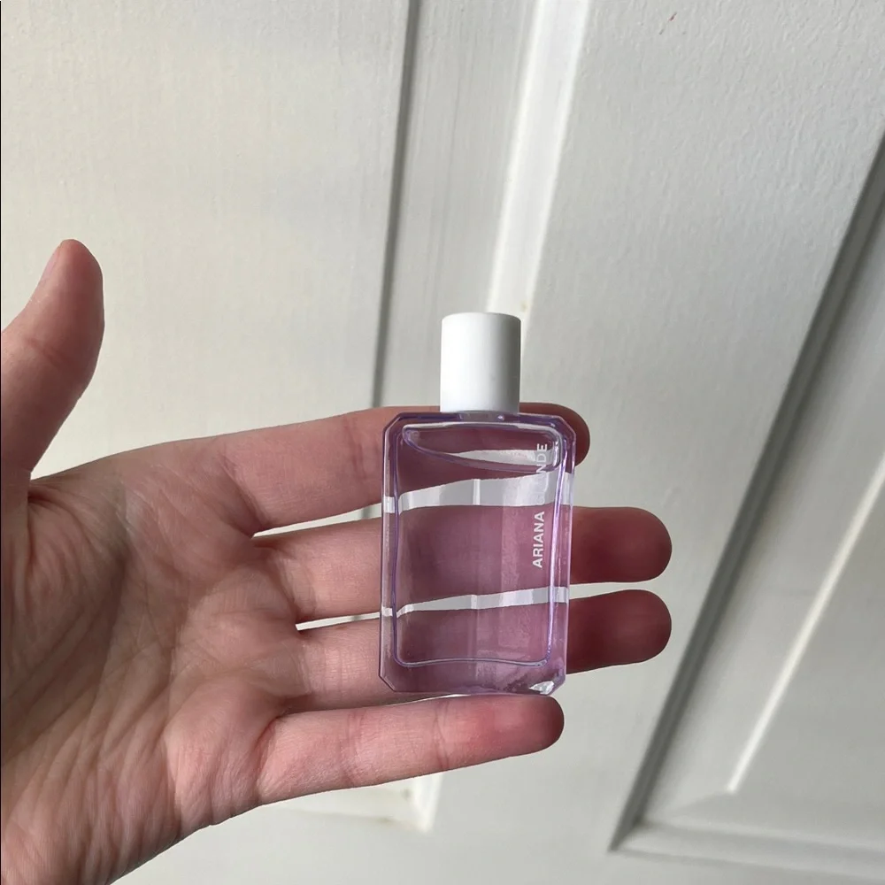 New Ariana Grande God Is A Woman Eau De Parfum Mini Travel Perfume 0.25oz/7.5ml - Picture 4 of 7